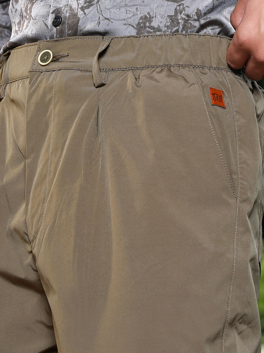 Lightweight - Solid Pleated Tailored Trousers